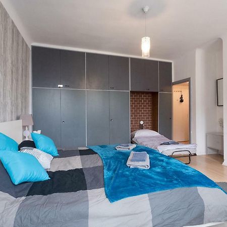 Cute Red Star Studio City Center Vienna Exterior photo