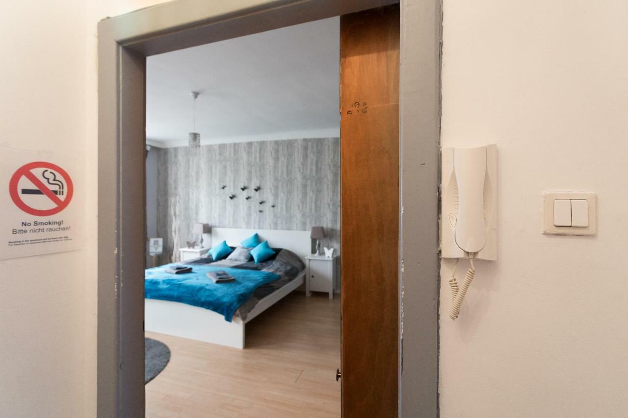 Cute Red Star Studio City Center Vienna Exterior photo